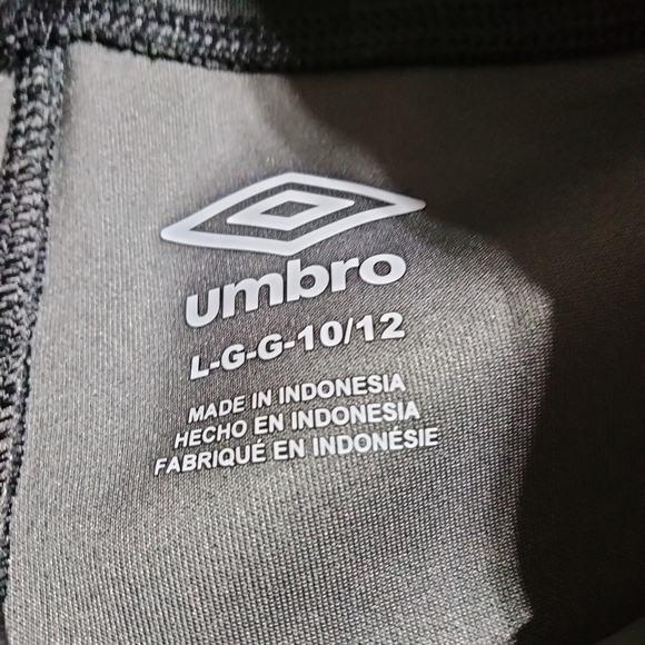 Girls large Umbro black and gray checkered print cropped Leggings. - Picture 8 of 10